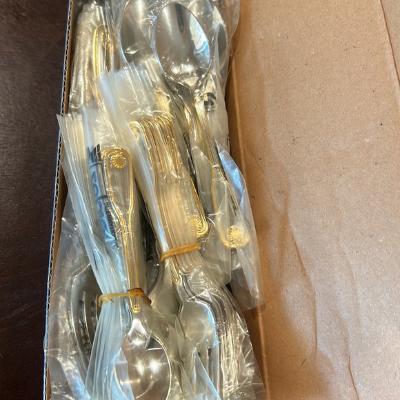 100% Authentic Zepter Venu Set 36 pieces fork, knife, spoon, tea, & desert spoon - Picture 5 of 5